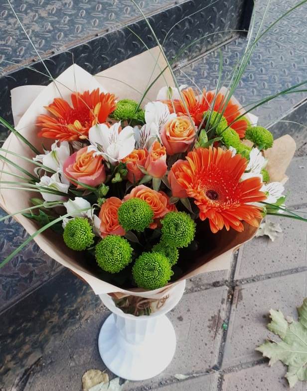 Букет цветов из: Герберы, Хризантемы, Альстромерии и Розы в Александровске