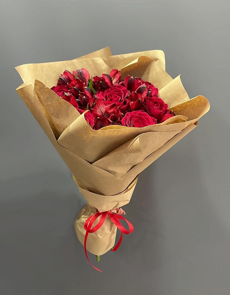 Букет цветов из: Альстромерии и Розы в Александровске