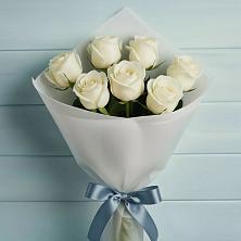 Букет 7 Белых роз Эдлесс Лав в Александровске