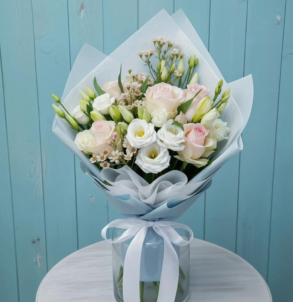 Букет цветов из: Розы и Лизиантусы в Александровске