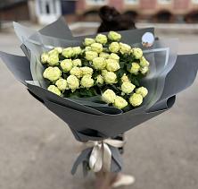 Букет Белые кустовые розы Солинеро в Александровске