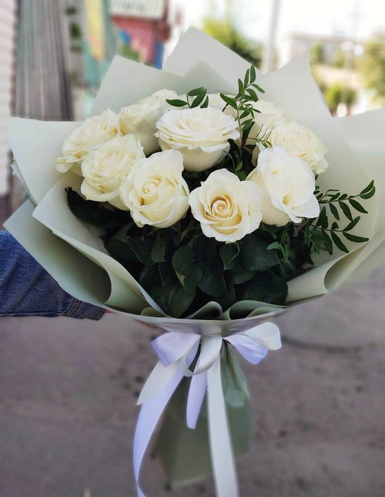Букет Белые розы Проуд в Александровске