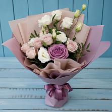 Букет цветов из:  Розы и Лизиантусы в Александровске