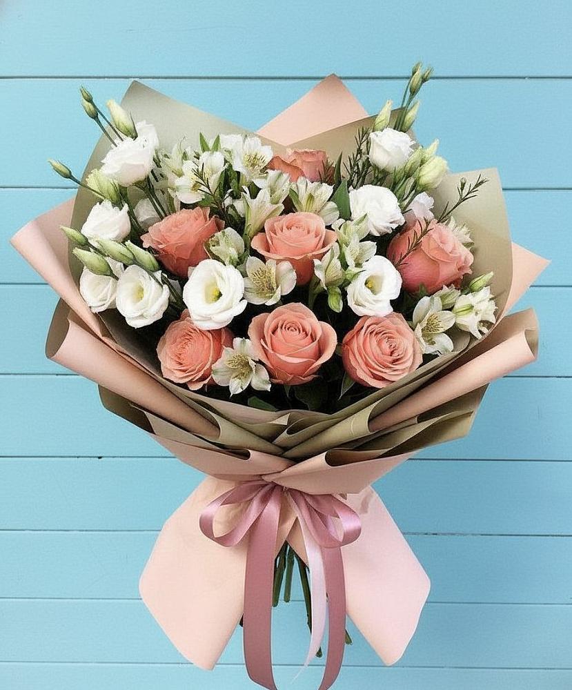 Букет цветов из: Розы, Альстромерии и Лизиантусы в Александровске
