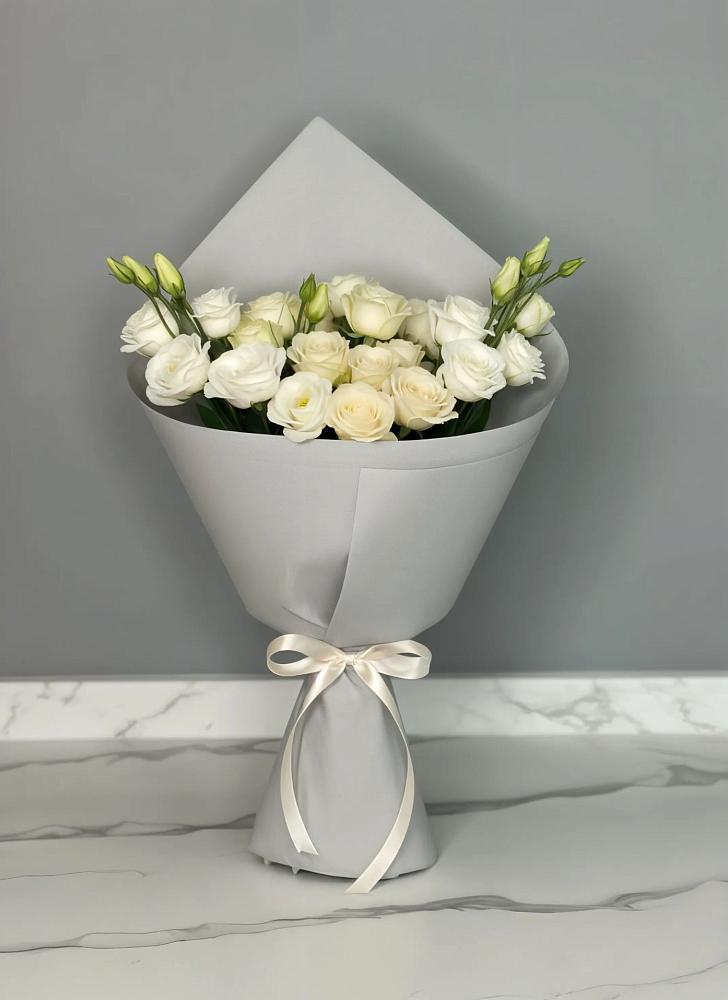 Букет цветов из: Розы и Лизиантусы в Александровске