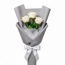 Букет 3 белые розы в Александровске