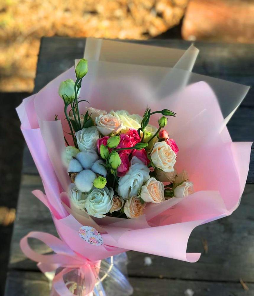 Букет цветов из: Розы и Лизиантусы в Александровске