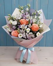 Букет цветов из:  Лизиантусы, Розы, Альстромерии и Гипсофила в Александровске