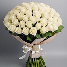 Букет 101 беля роза Белоснежка в Александровске