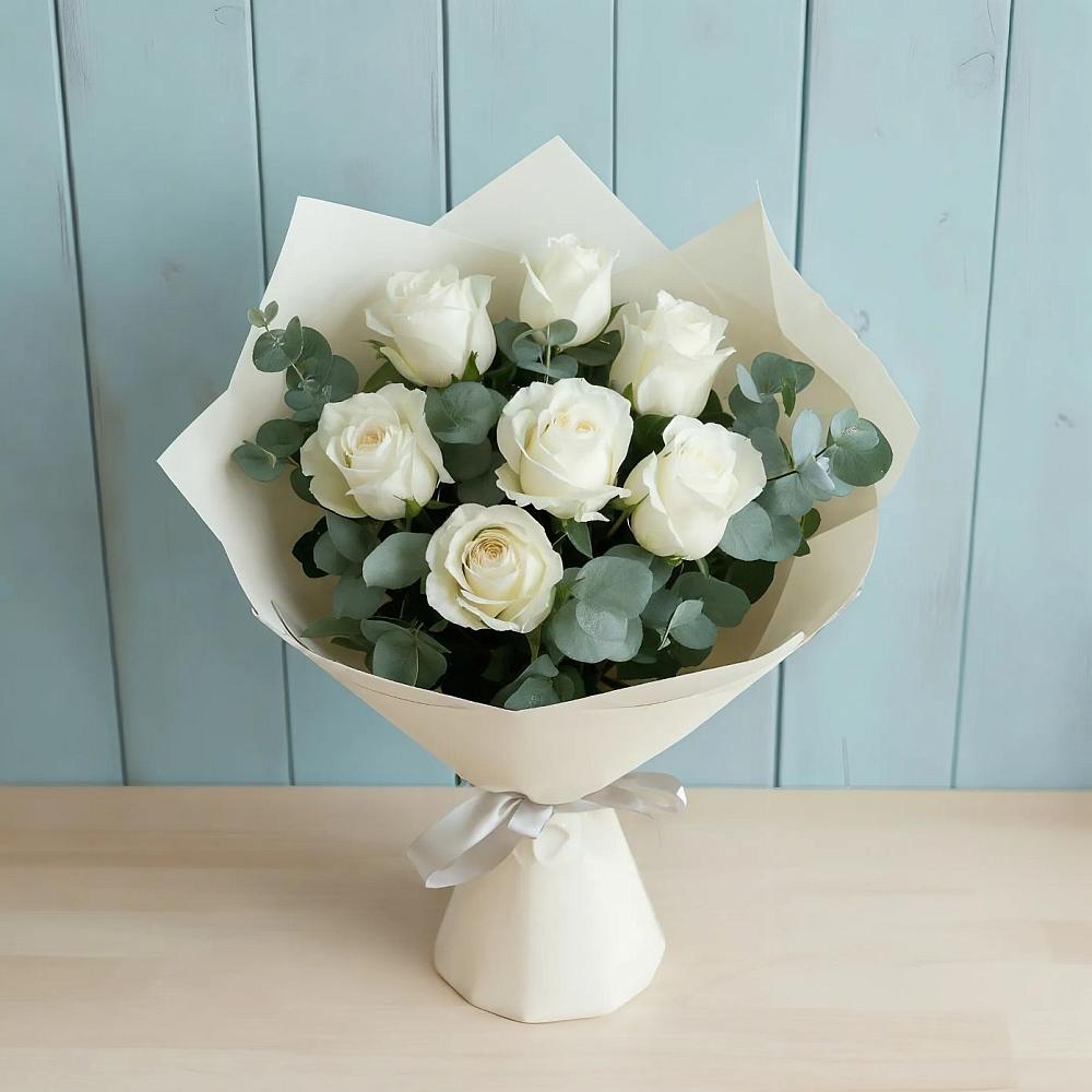 Букет Белые розы в Эвкалипте в Александровске