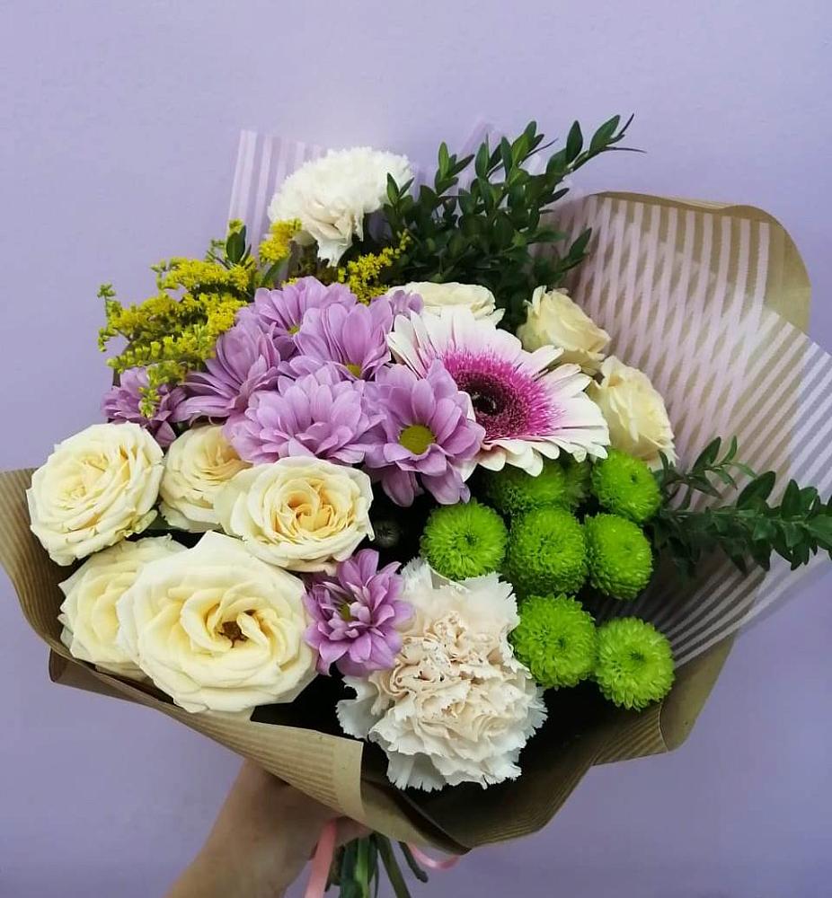 Букет цветов из: Хризантемы, Розы, Гвоздики и Герберы в Александровске