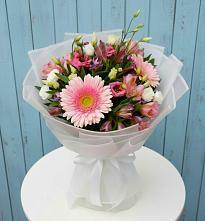 Букет цветов из:  Герберы, Альстромерии и Лизиантусы в Александровске