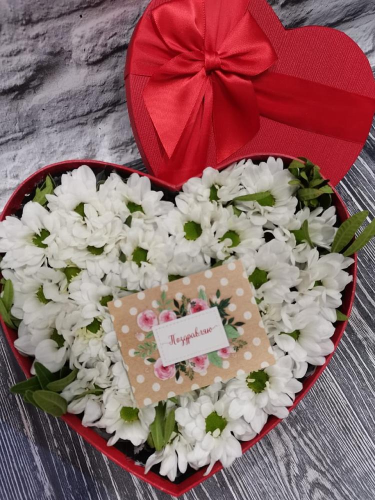 Цветочная композиция из Хризантемы в виде сердца в Александровске