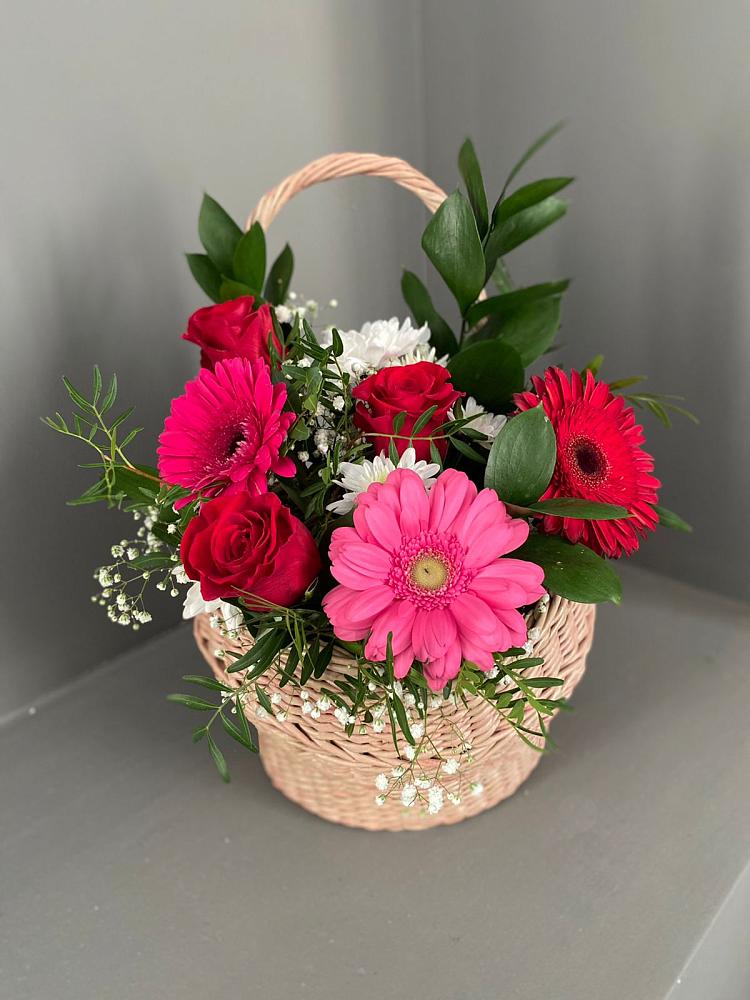 Цветочная композиция из Розы, Хризантемы и Герберы в корзине в Александровске