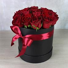 Цветочная композиция из Розы в шляпной коробке в Александровске