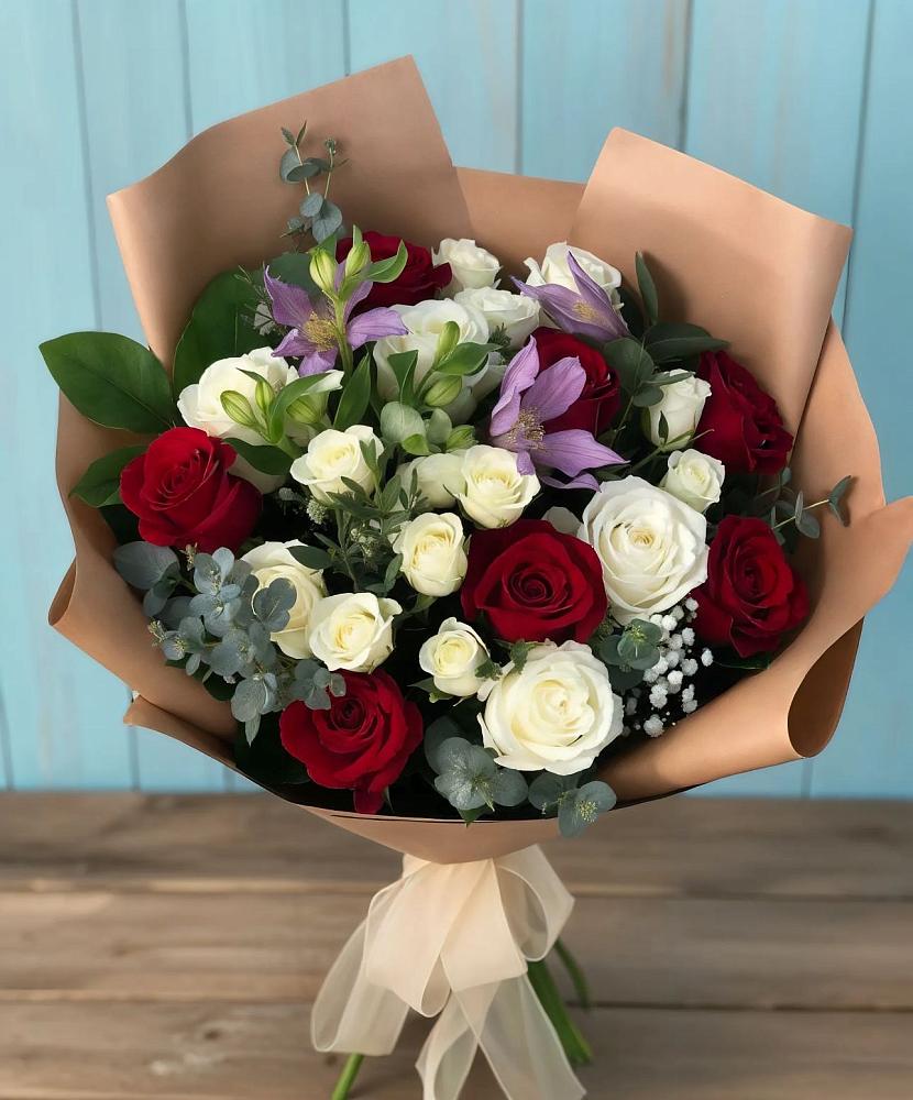Букет цветов из: Розы и Альстромерии в Александровске