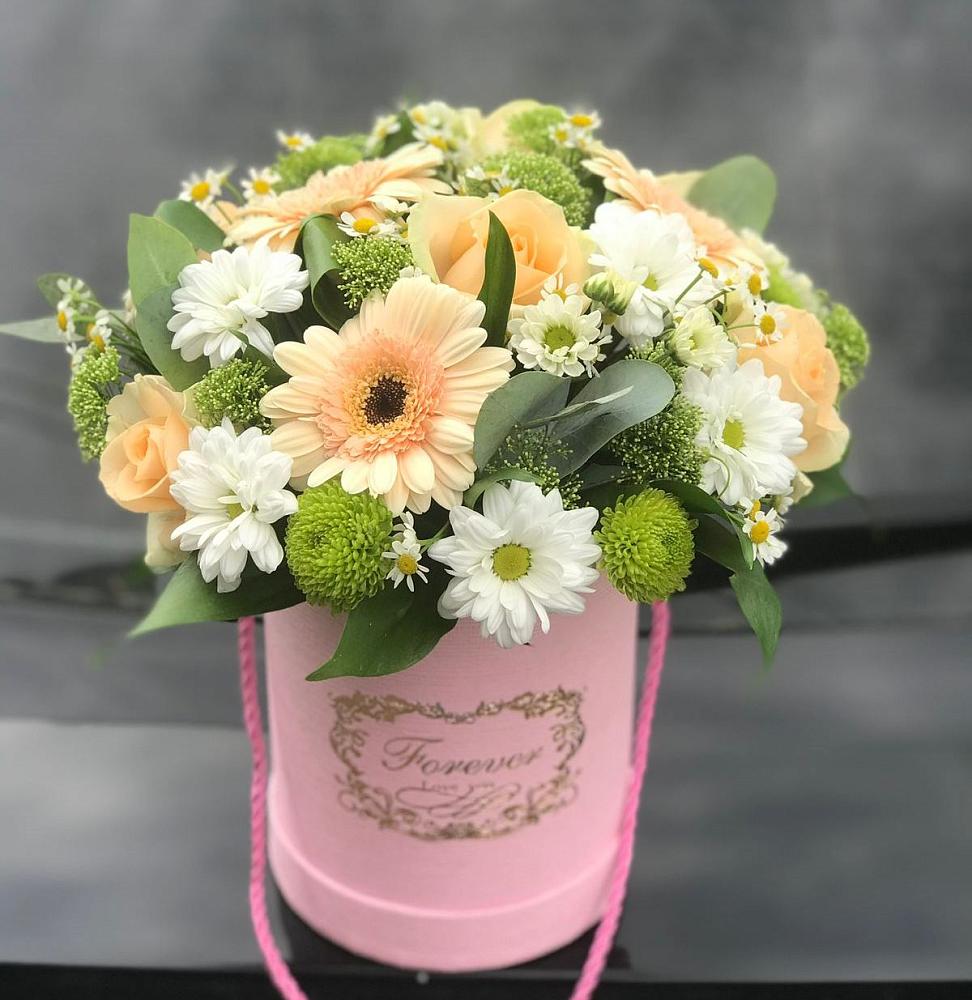 Цветочная композиция из Розы, Герберы и Хризантемы в шляпной коробке в Александровске