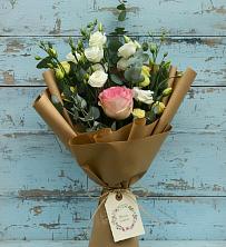 Букет цветов из:  Розы и Лизиантусы в Александровске