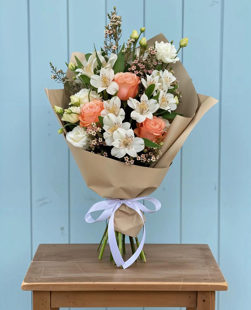 Букет цветов из: Альстромерии, Лизиантусы, Розы и Хризантемы в Александровске